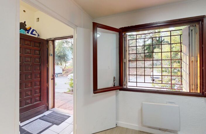 Bureau à vendre à La Trinité  avec stockage et double parking — photo 5