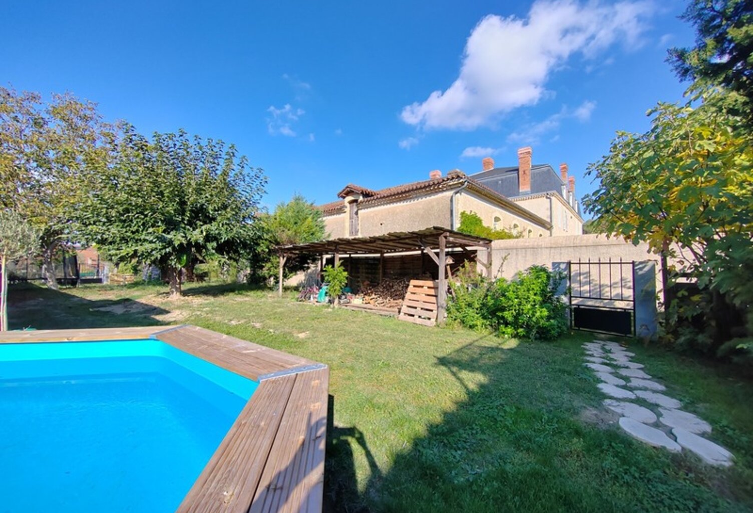 Maison individuelle en Pierre située à Le Brouilh-Monbert — photo 1