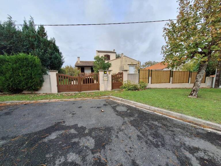   Maison pleine de potentiel au cœur de Semussac, commerces à pied  ‍♂️ idéale famille  ‍ ‍ ‍  ou investissement locatif   — photo 1
