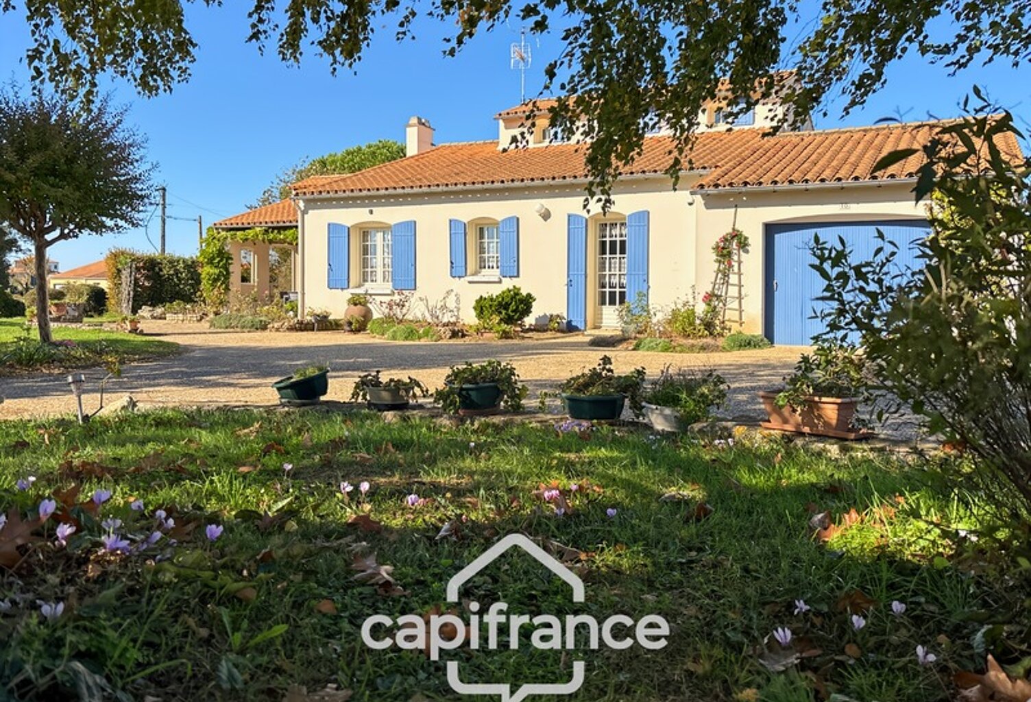 Maison 165 m² avec beaux volumes et jardin paysager – Fontaines — photo 1