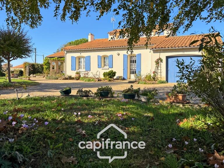 Maison 165 m² avec beaux volumes et jardin paysager – Fontaines — photo 1