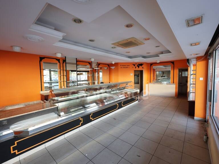 À vendre – Local commercial au cœur du plus grand marché de Poitiers — photo 1