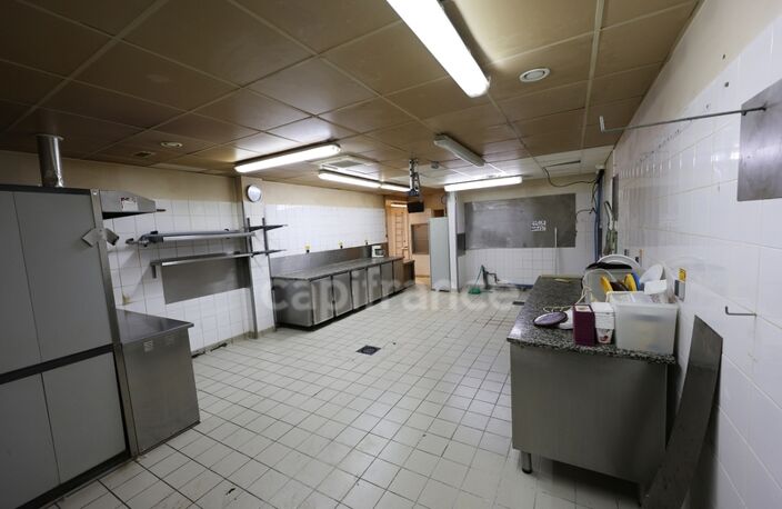 À vendre – Local commercial au cœur du plus grand marché de Poitiers — photo 4