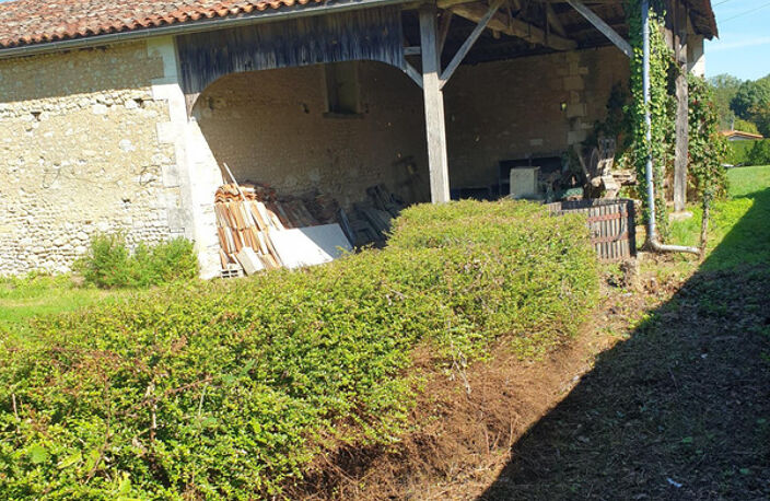Maison et dépendances proche de BAIGNES SAINTE RADEGONDE (16) — photo 4