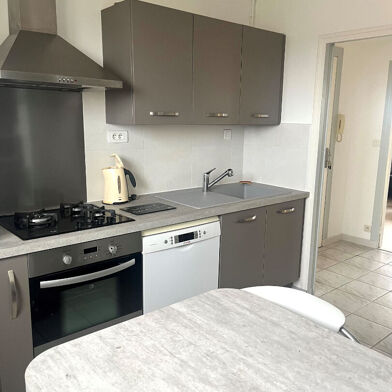 Appartement 3 pièces 890 €