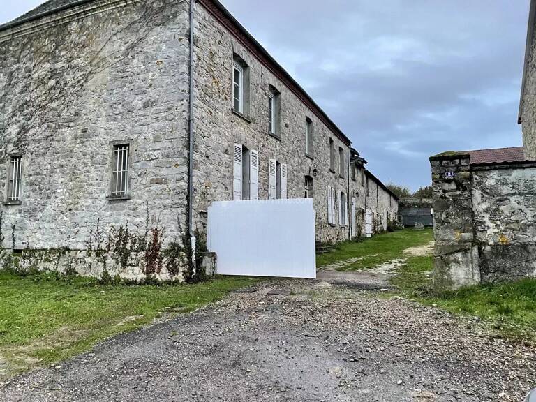 HAUTEVESNES – Ferme de caractère avec fort potentiel sur près d’1,5 hectare — photo 1