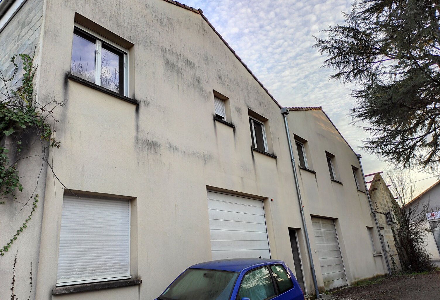 Coutras centre . murs de locaux ( habitations et commerces) — photo 1