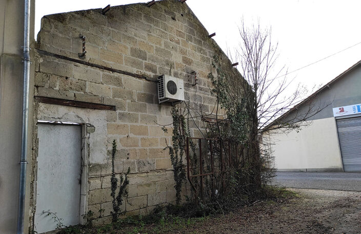 Coutras centre . murs de locaux ( habitations et commerces) — photo 2