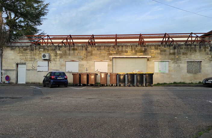 Coutras centre . murs de locaux ( habitations et commerces) — photo 4