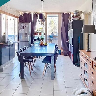 Appartement 4 pièces 240000 €