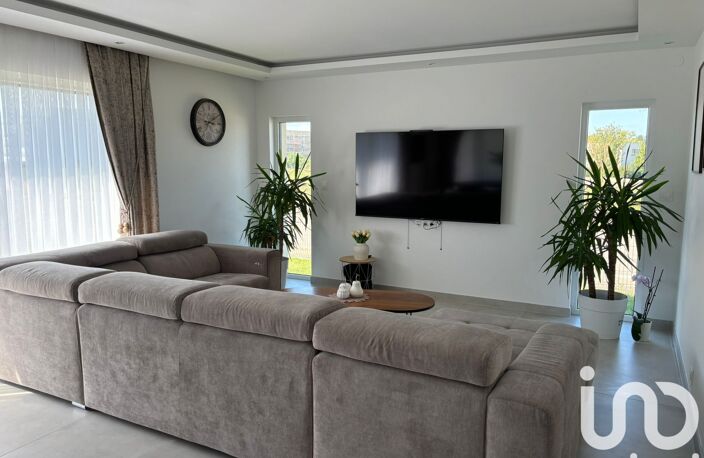 Vente Maison/villa 8 pièces — photo 2