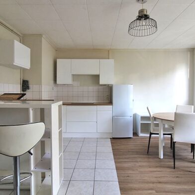 Appartement 3 pièces 890 €