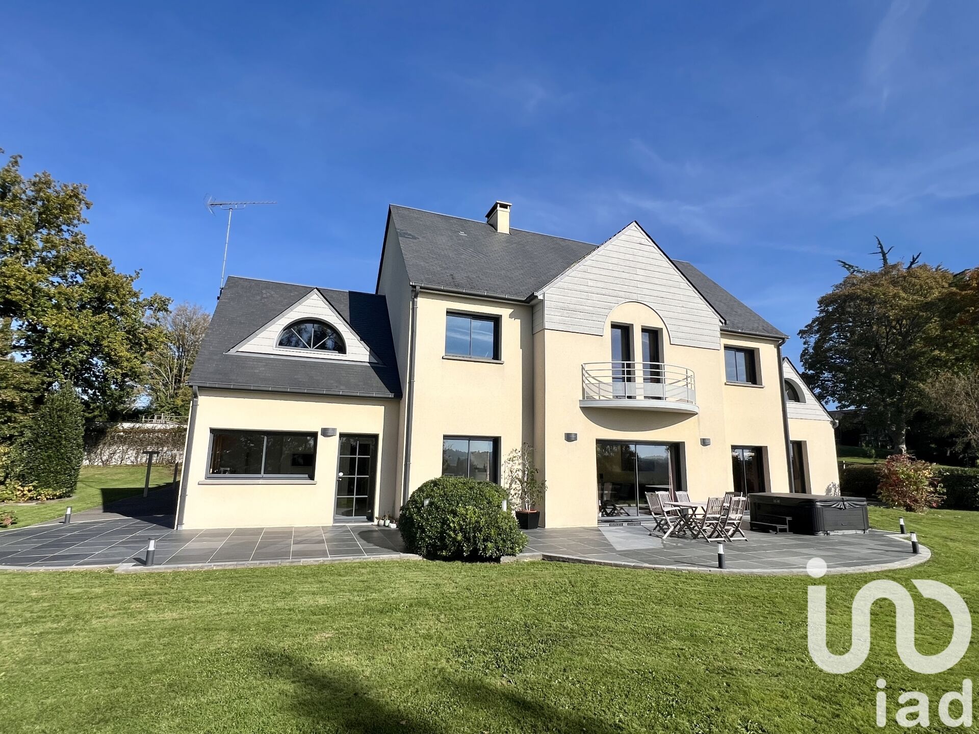 St-Lo - 296m² - 8p. - 5ch.