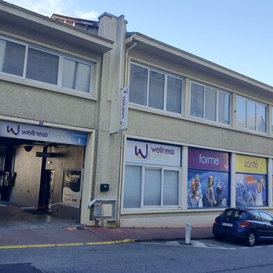 Commerce  670000 €