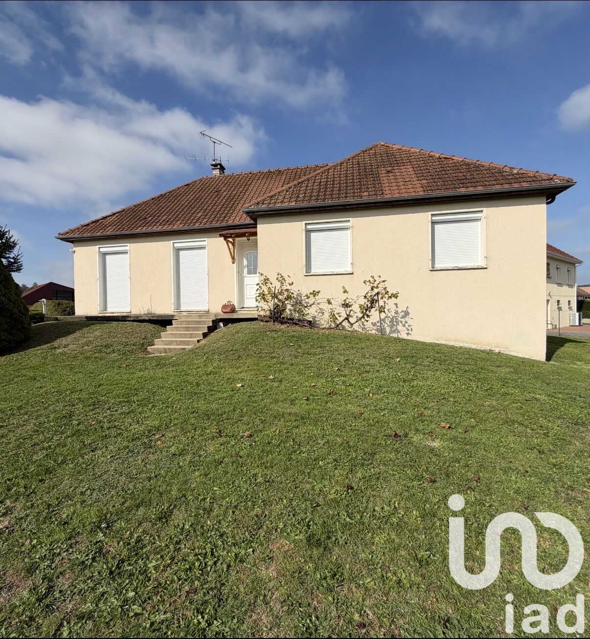 Issy-L-Eveque - 89m² - 4p. - 3ch.