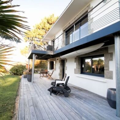 Maison 8 pièces 680550 €