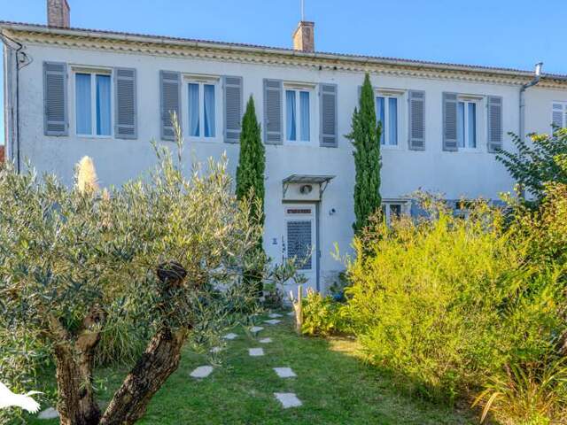 Maison en pierre de 7 pièces principales — photo du bien