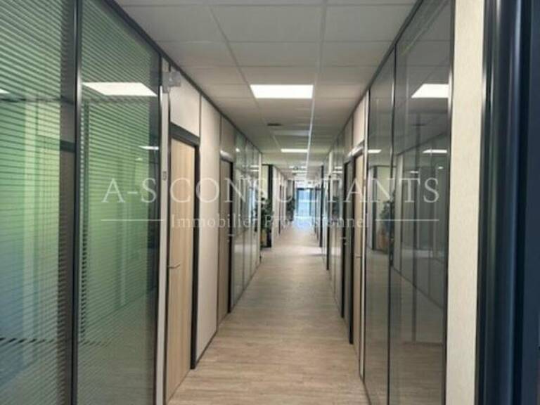 BUREAUX (DIVISION POSSIBLE) A LOUER — photo 1