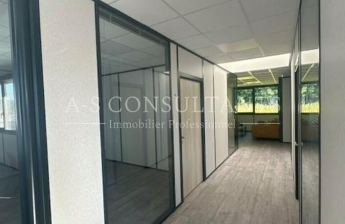 BUREAUX (DIVISION POSSIBLE) à louer — photo 3