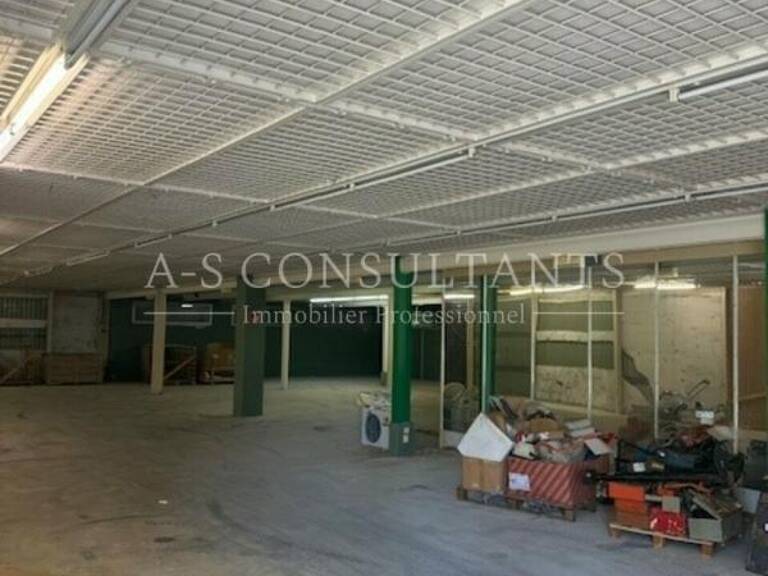 ENTREPOT/STOCKAGE/ARTISANS A LOUER — photo 1