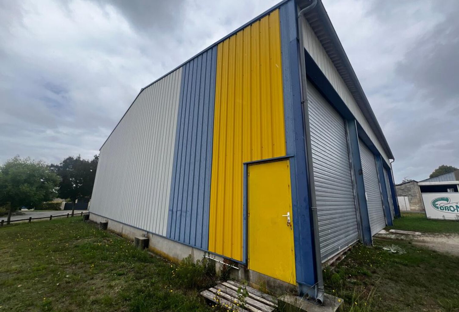 Bien Commercial À Vendre 370m2 SAINT-CIERS-DU-TAILLON — photo 1