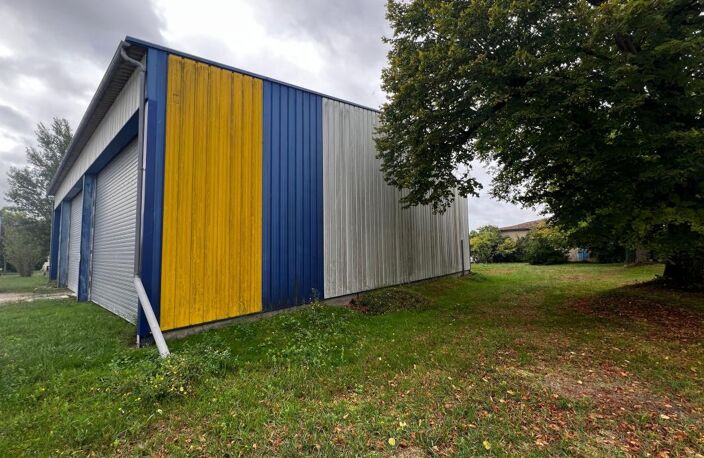 Bien Commercial À Vendre 370m2 SAINT-CIERS-DU-TAILLON — photo 2