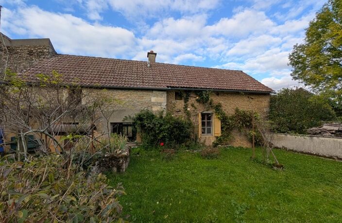 A vendre maison à rénover avec dépendances, garage et grange. SANTIGNY (89) — photo 2