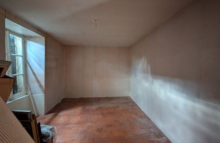 A vendre maison à rénover avec dépendances, garage et grange. SANTIGNY (89) — photo 5