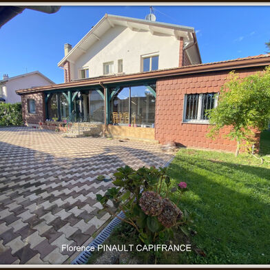 Maison 8 pièces 230000 €