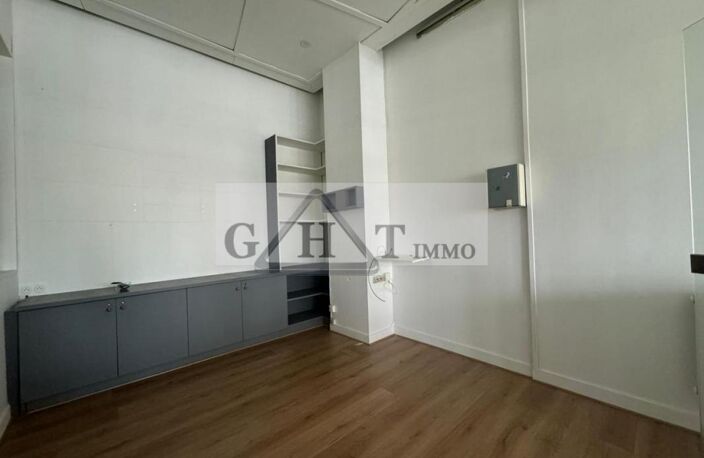 BOUTIQUE D'ANGLE 110M2 A VENDRE CRETEIL VILLAGE — photo 3