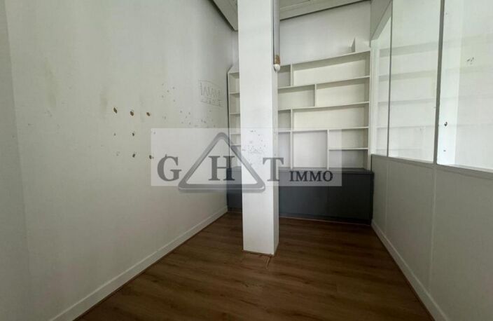 BOUTIQUE D'ANGLE 110M2 A VENDRE CRETEIL VILLAGE — photo 4
