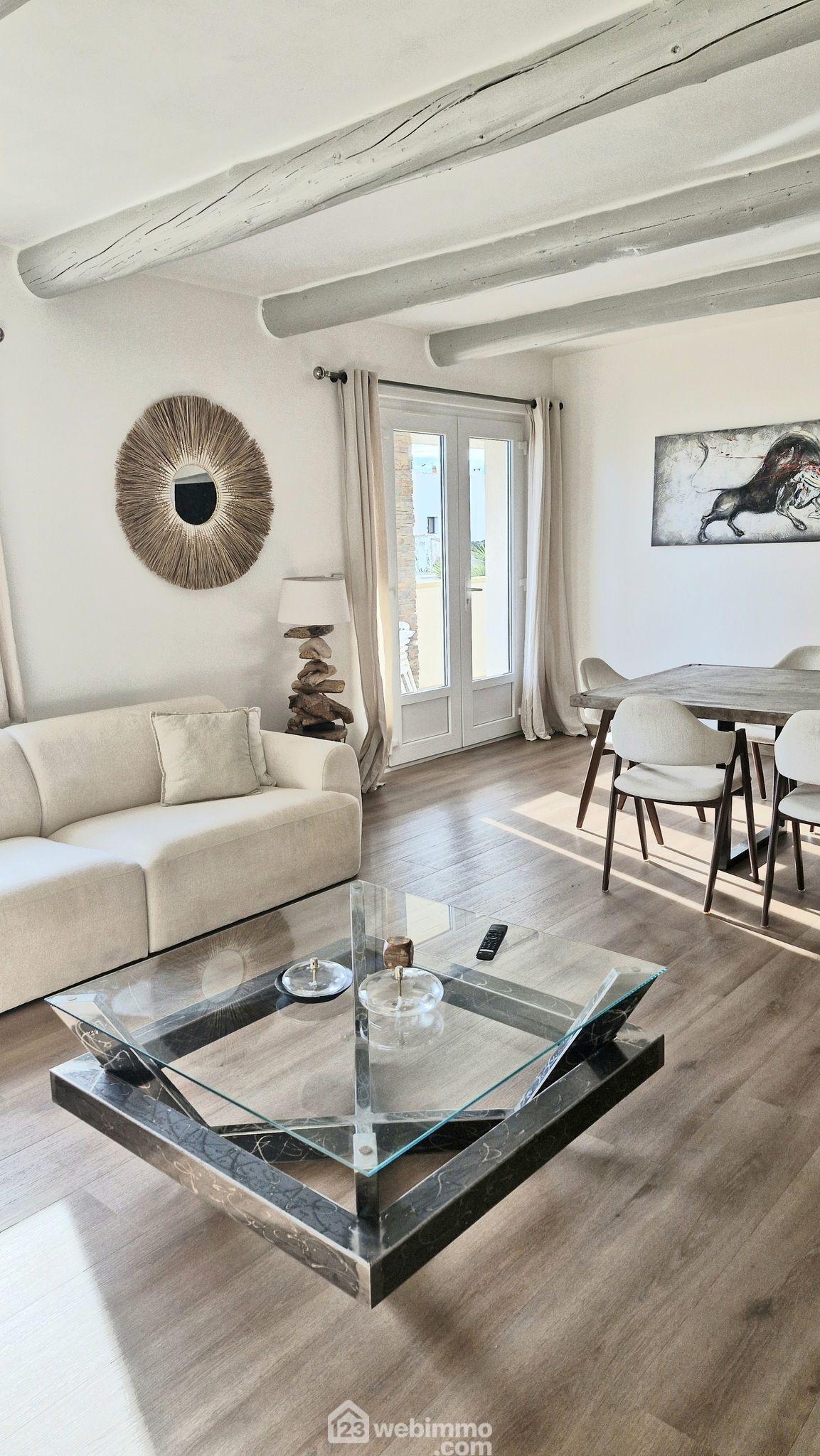 Photo Maison - 250m² - Saintes-Maries-de-la-Mer image 2/4