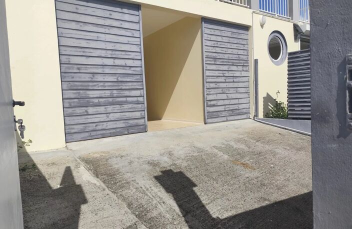 T2 VUE MER AVEC CARBET  ET SON JARDIN PRIVATIF — photo 2