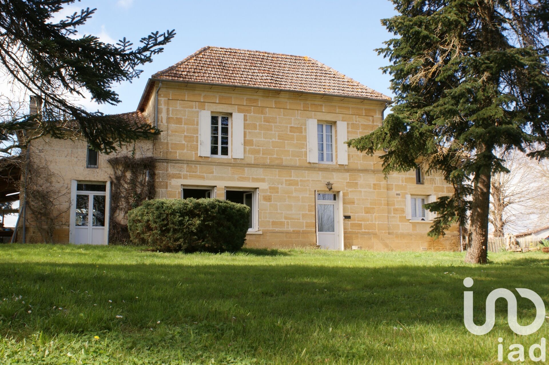 Mouliets-Et-Villemartin - 179m² - 5p. - 4ch.
