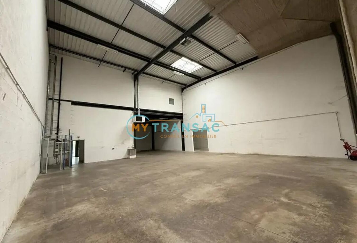 ST-DENIS A LOUER Local d'activité de 231m² — photo 1