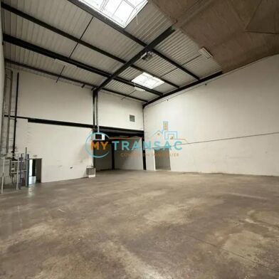Local industriel  3272 €