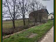 PROPRIETE A VENDRE FAITE D'UNE MAISON, D'UNE GRANGE, D'UN GRAND TERRAIN — photo 3