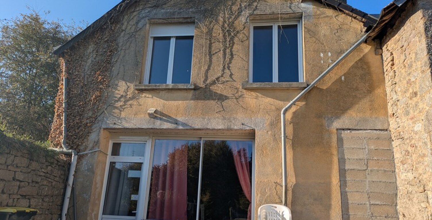 GUEMENE SUR SCORFF IMMEUBLE DE 239M² ENVIRON COMPOSÉ DE DEUX APPARTEMENTS ET UNE SURFACE COMMERCIALE PARCELLE DE 533m² — photo 1