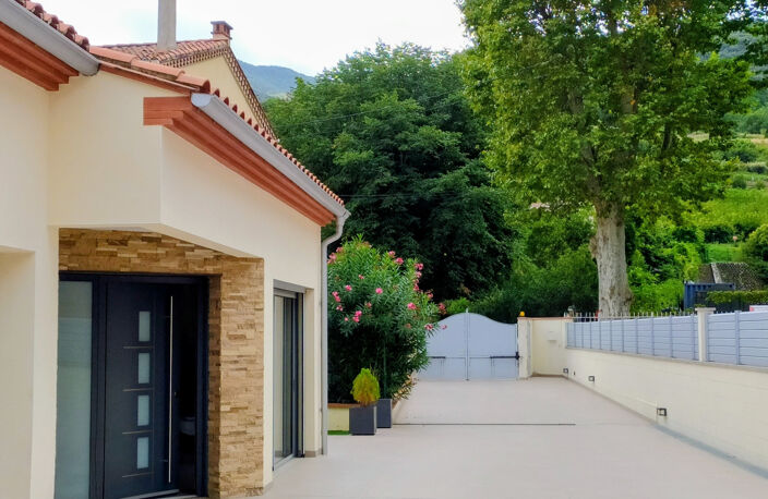 Villa d'architecte très récente état Neuf 137m2, 3 chambres. CERET (66). — photo 2