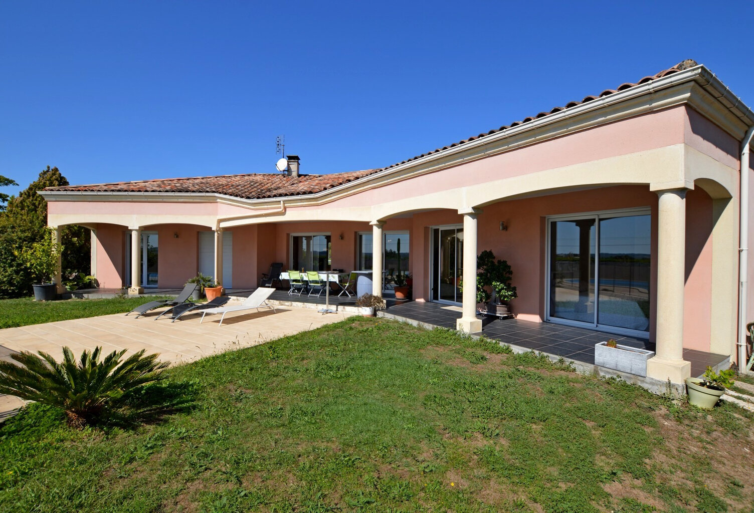 Maison de plain-pied lumineuse et spacieuse  — photo 1