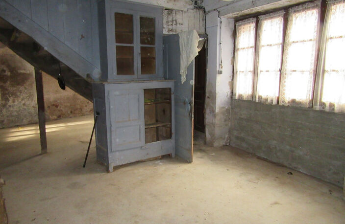 PRUINES Maison de village en pierre à rénover avec garage et terrasse — photo 2