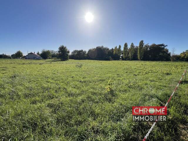 Terrain de 16381 m&sup2;  m&sup2; — photo du bien