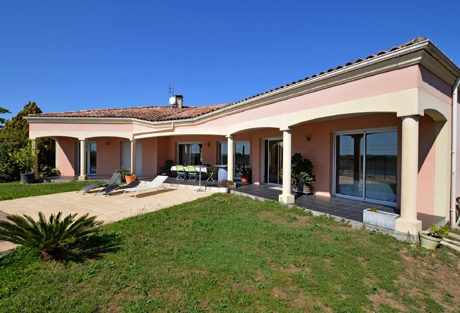 Maison de plain-pied lumineuse et spacieuse - Duras — photo 1