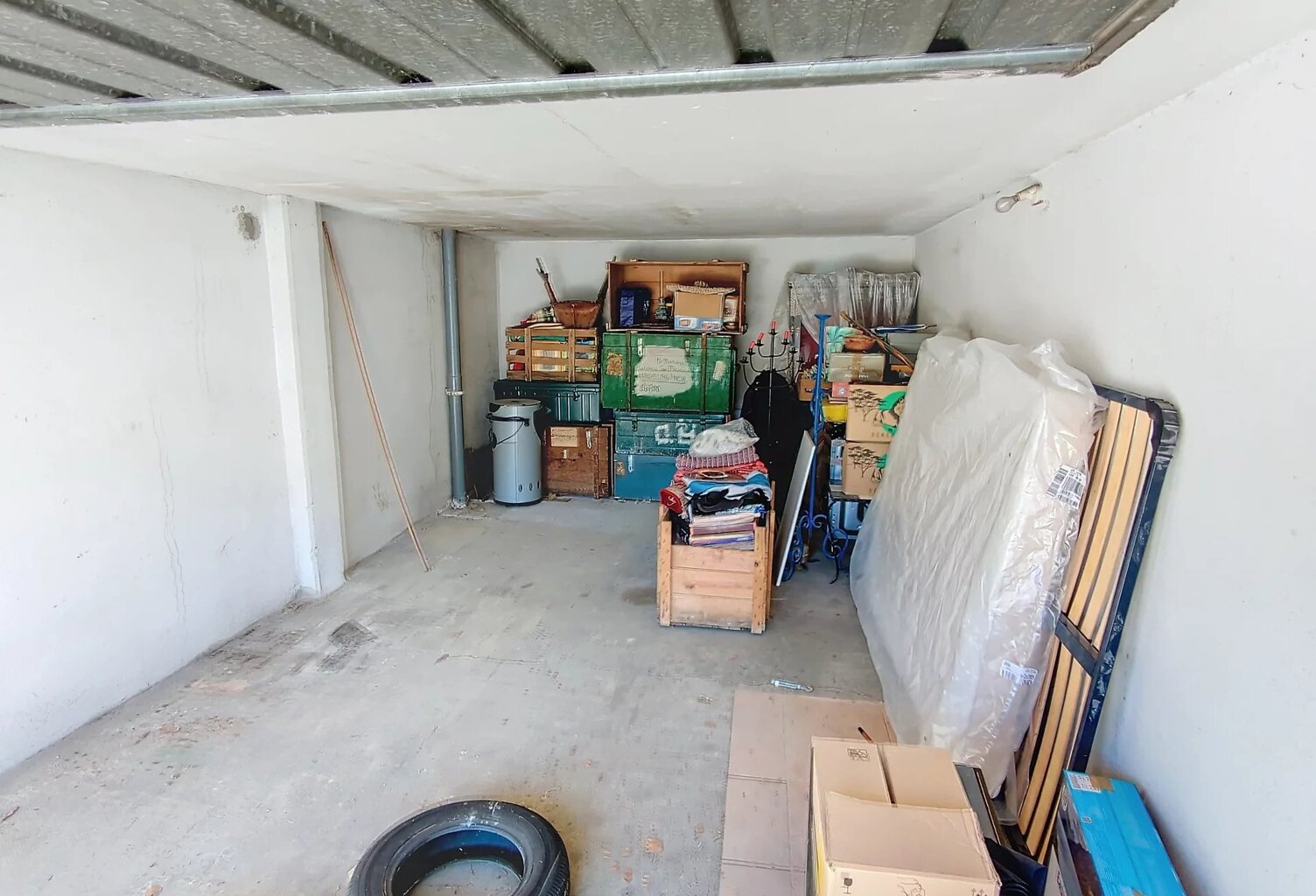 PERPIGNAN - Saint-Gaudérique - Garage fermé avec stationnement devant — photo 1