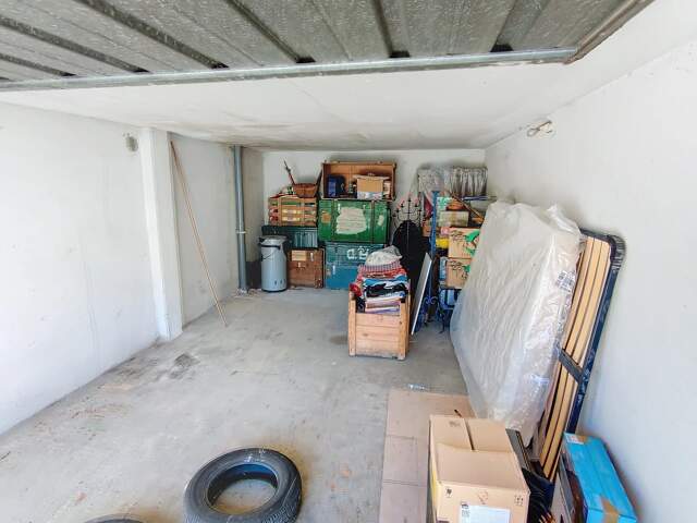 PERPIGNAN - Saint-Gaudérique - Garage fermé avec stationnement devant — photo du bien