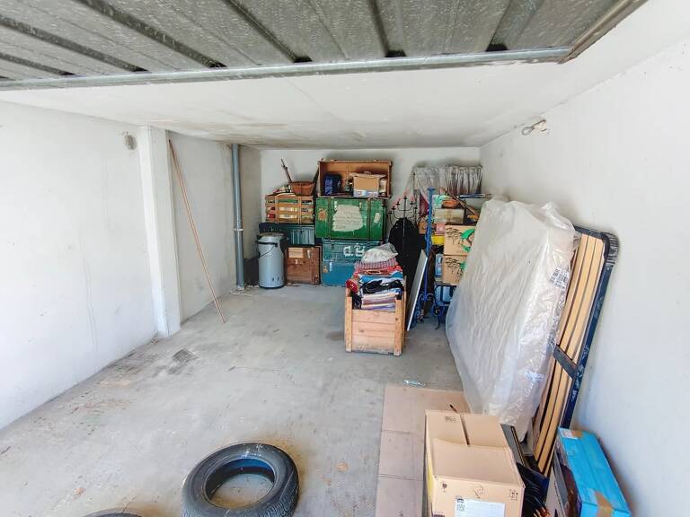 PERPIGNAN - Saint-Gaudérique - Garage fermé avec stationnement devant — photo 1