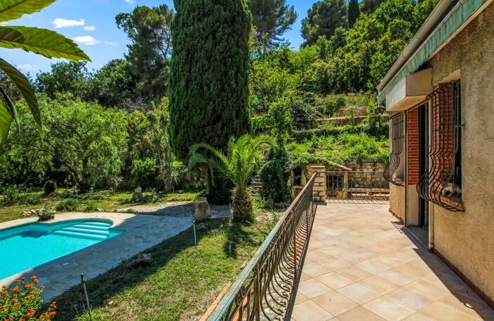 Cagnes Sur Mer - Magnifique Villa à rénover — photo 3