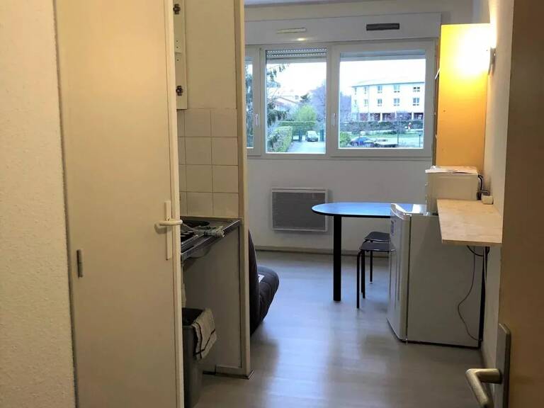 Studio 24,20 m² vendu loué - Secteur BRON CENTRE — photo 1