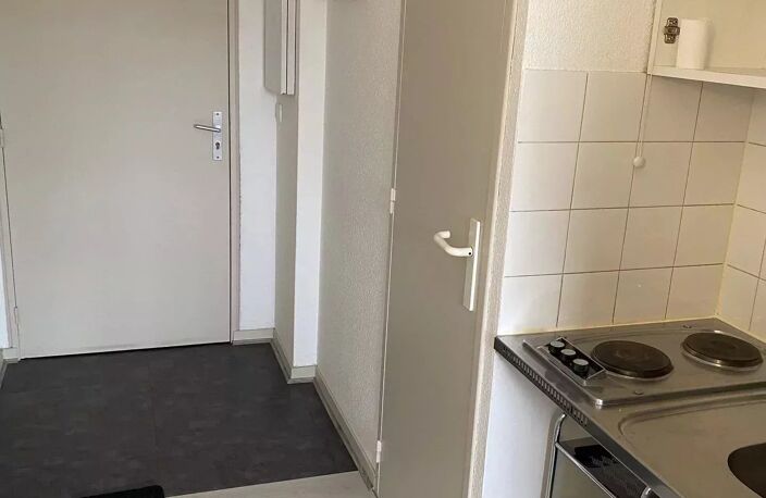Studio 24,20 m² vendu loué - Secteur BRON CENTRE — photo 2