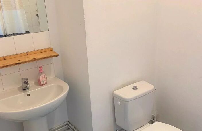 Studio 24,20 m² vendu loué - Secteur BRON CENTRE — photo 5